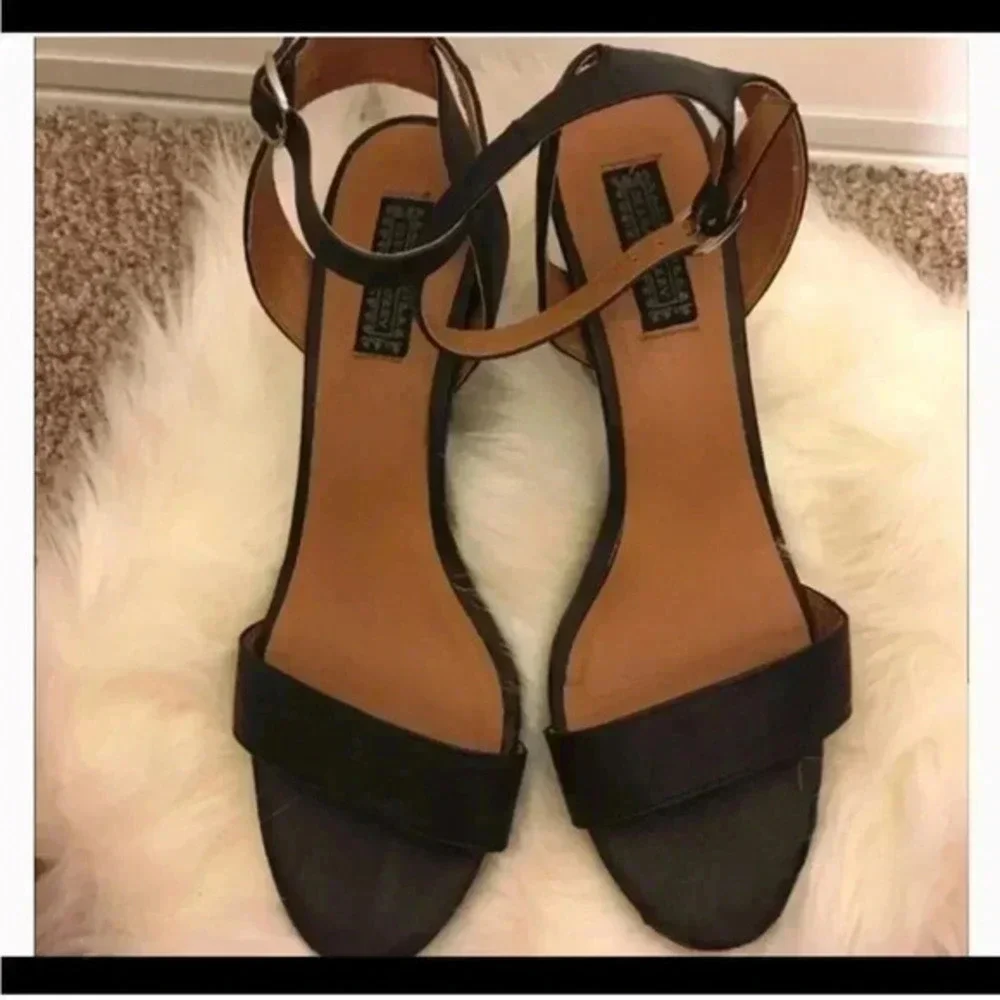 Deena  &  Ozzy Clear‎ Perspex Heels